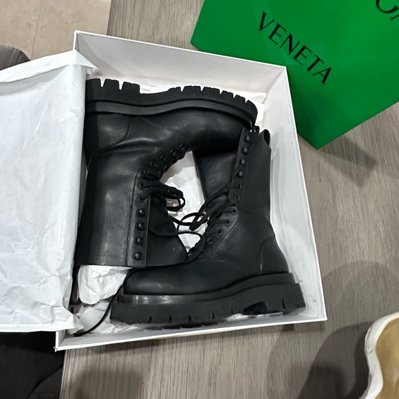 Bottega Veneta
Lug Sole Combat Boots - Picture 15 of 17